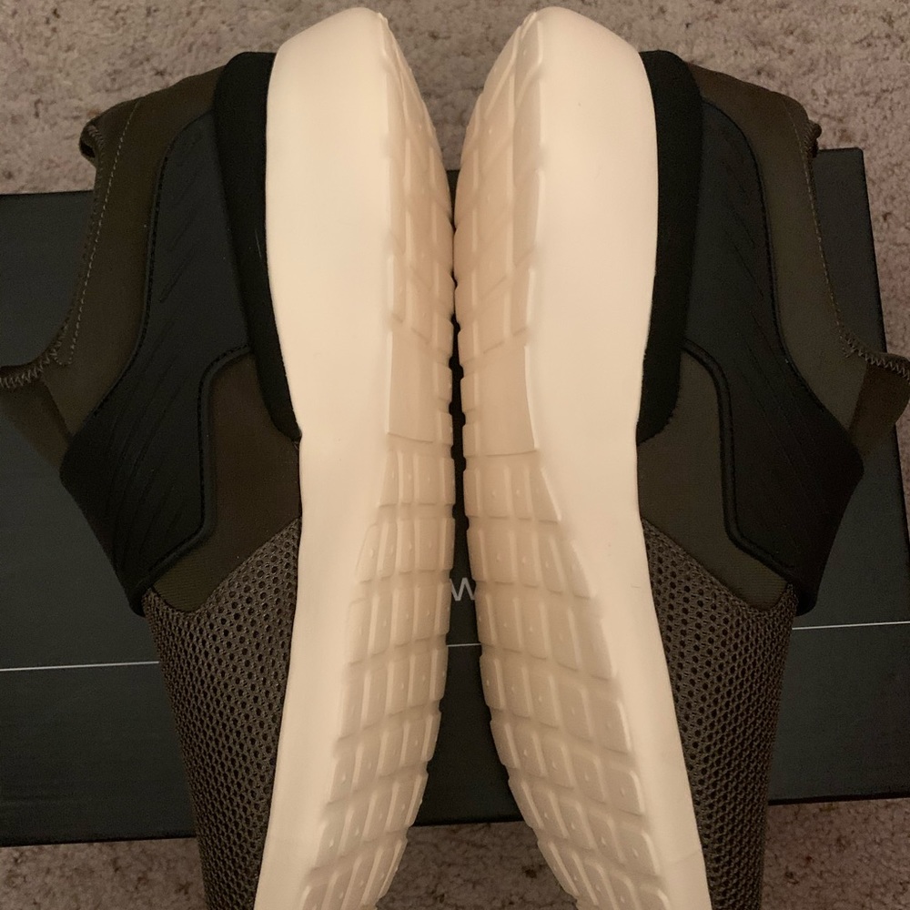 Sneakers - Picture 3 of 5